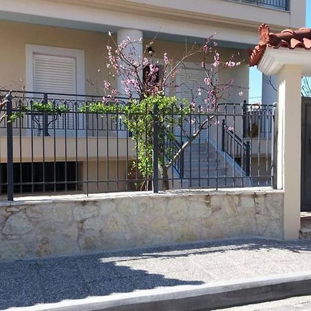 New, Bright, Cozy, Autonomous Apartment With Private Entrance And Garden, 42 M2, 5Min To The Beach And City Center Kalamata Dış mekan fotoğraf