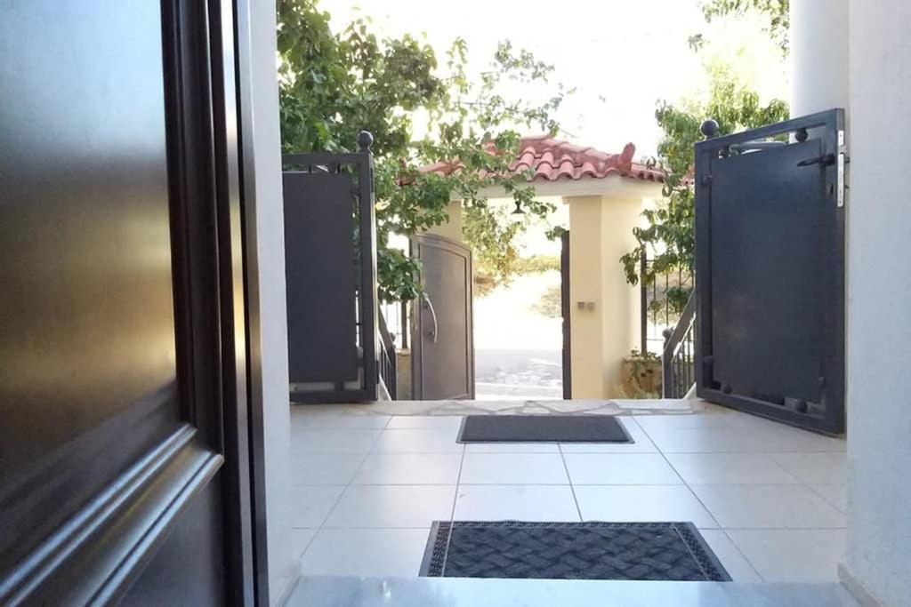 New, Bright, Cozy, Autonomous Apartment With Private Entrance And Garden, 42 M2, 5Min To The Beach And City Center Kalamata Dış mekan fotoğraf