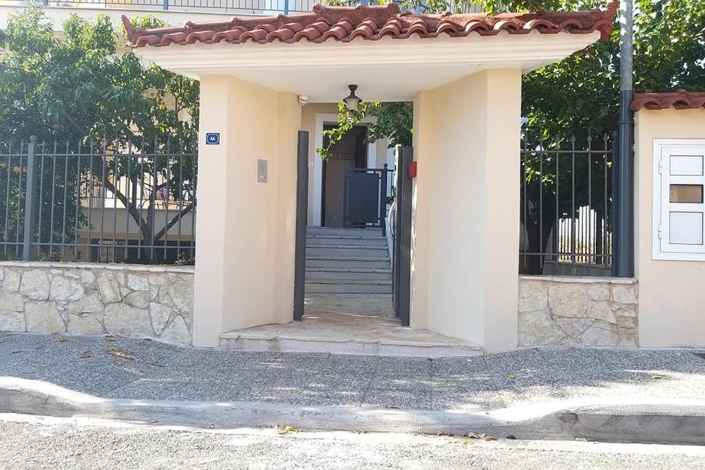 New, Bright, Cozy, Autonomous Apartment With Private Entrance And Garden, 42 M2, 5Min To The Beach And City Center Kalamata Dış mekan fotoğraf