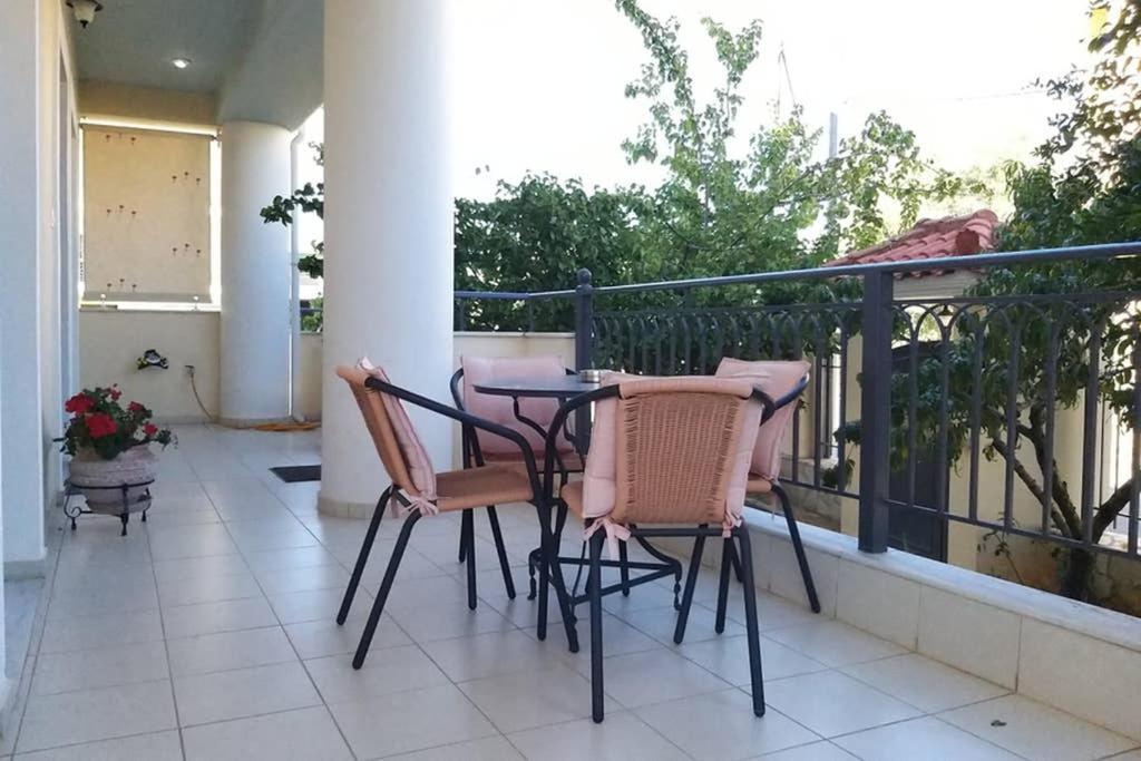 New, Bright, Cozy, Autonomous Apartment With Private Entrance And Garden, 42 M2, 5Min To The Beach And City Center Kalamata Dış mekan fotoğraf