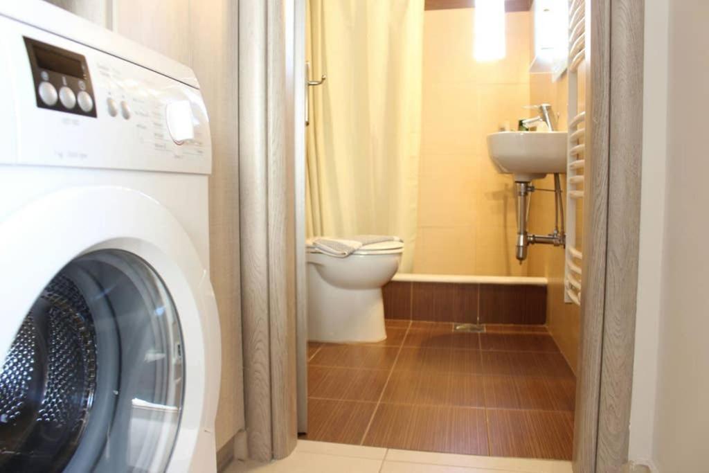 New, Bright, Cozy, Autonomous Apartment With Private Entrance And Garden, 42 M2, 5Min To The Beach And City Center Kalamata Dış mekan fotoğraf