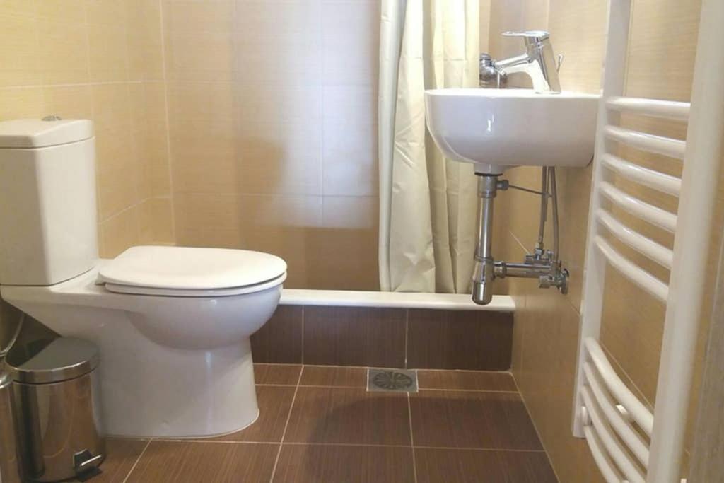 New, Bright, Cozy, Autonomous Apartment With Private Entrance And Garden, 42 M2, 5Min To The Beach And City Center Kalamata Dış mekan fotoğraf