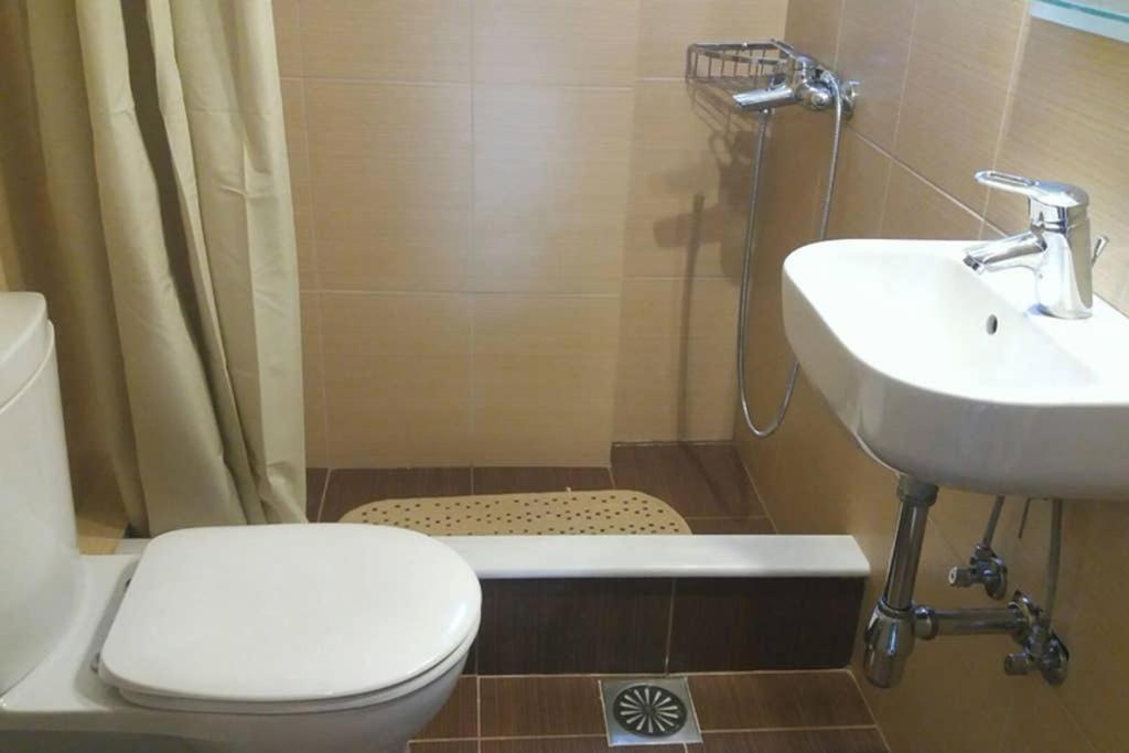 New, Bright, Cozy, Autonomous Apartment With Private Entrance And Garden, 42 M2, 5Min To The Beach And City Center Kalamata Dış mekan fotoğraf